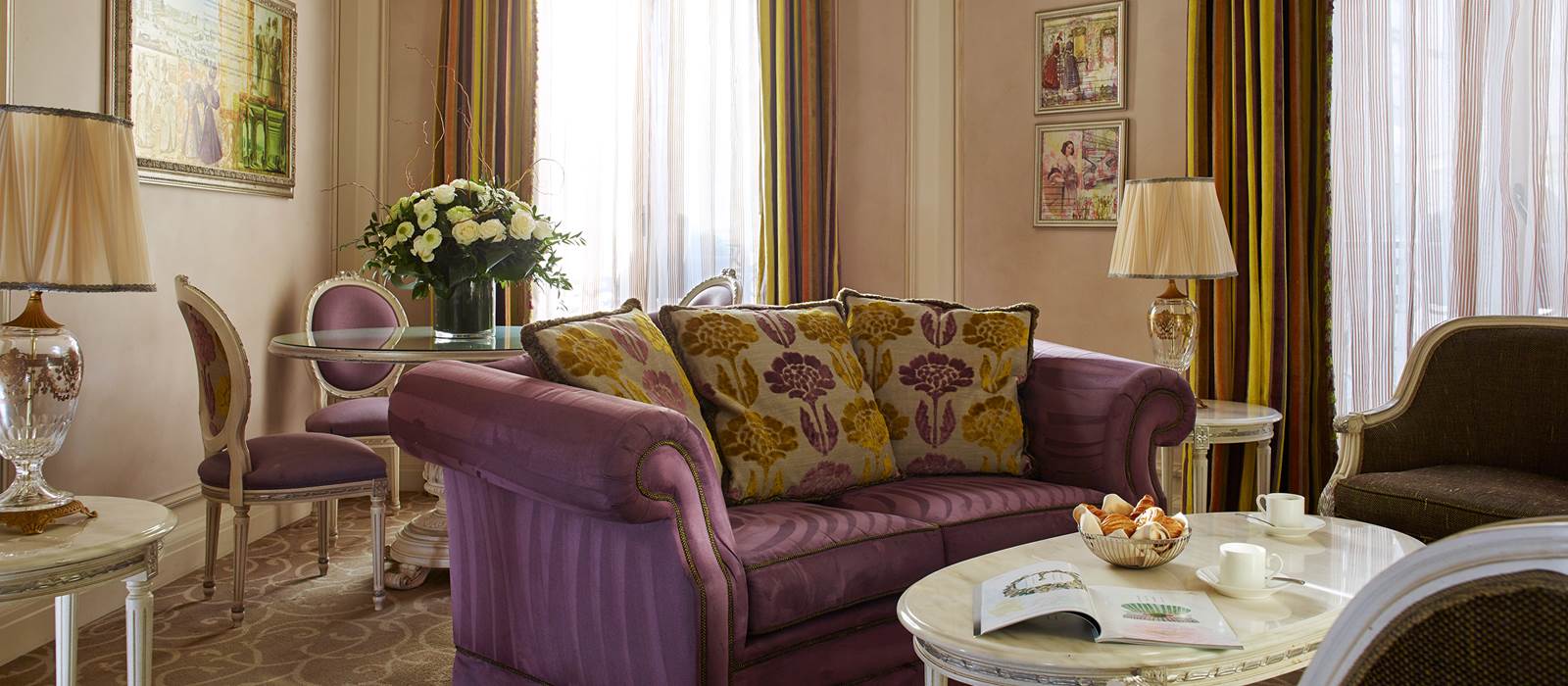 Corner Suite Living Room Hotel Balzac